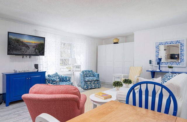 Walk To Beaches, Main Street, and Harbor. 1BR Cottage. Quiet Area. Captain Gosnold Village 12A