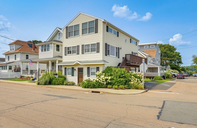 Walk to Beaches: Sunny East Haven Home w/ Grill