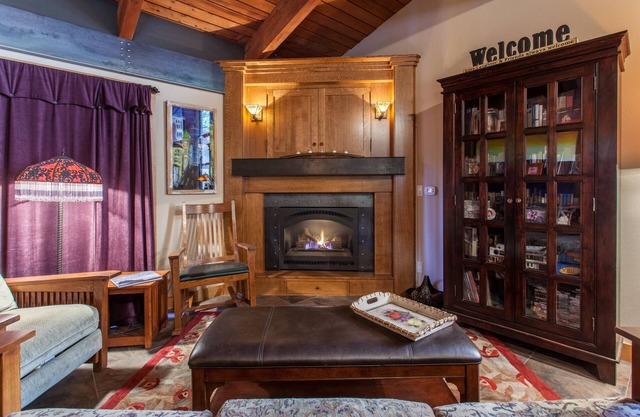 Gehen Sie von dieser gemütlichen und aktualisierten Wohnung zur Canyon Lodge