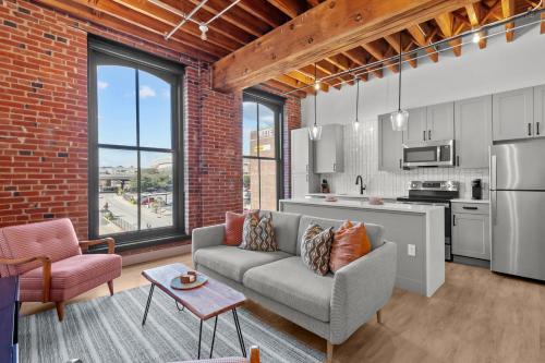 Walk to Convention and Casino - Perfect for Work & Play!