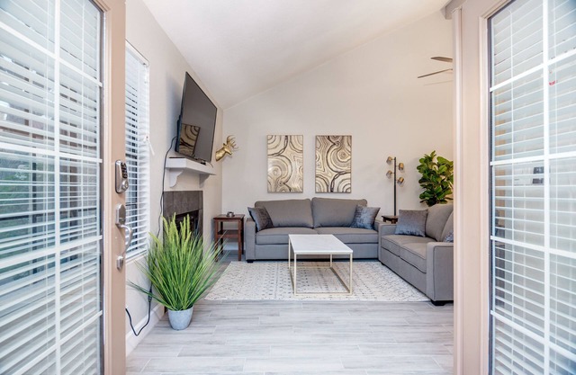 Centrally Located Cozy Modern Condo