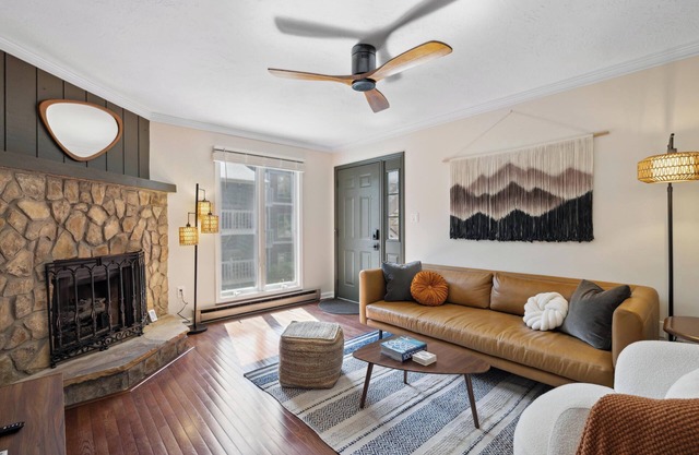 Walk to Downtown Blowing Rock - Pet Friendly with 2 Primary Bedrooms