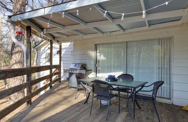 Walk to Downtown: Eclectic Murphys Home w/ Decks!