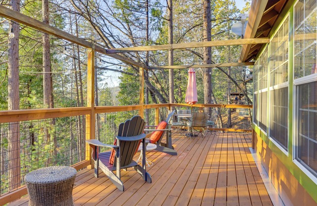 Walk to Downtown + Lake: Twain Harte Cabin