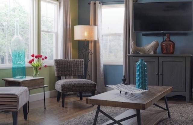 Walk to downtown, Oxbow, BottleRock, nightlife, dining & shops! Spa and more!