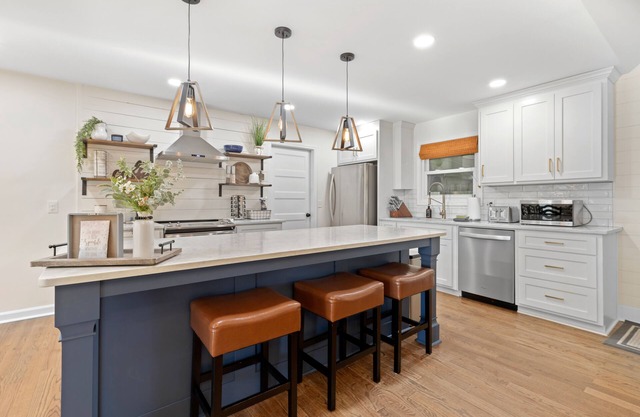 Spacious recently updated Home. Short stroll to Downton Woodstock