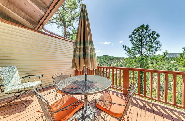 Walk to Dtwn Ruidoso: Mtn-View Condo w/ Pool!