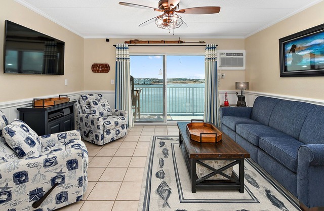 Bayside at the Inlet. 3 minute walk to Boardwalk and Beach. Linens included.
