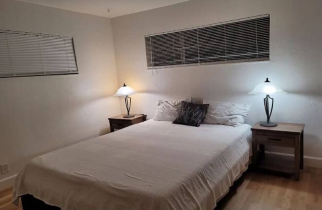 Walk to Farmers Market & Downtown Redding . Lovely 3BR. 2BA. Light & Bright Home