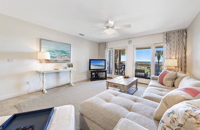 Walk to FloraBama | Beachfront | 2 Pools & 2 Boat Docks w/Slips | My Beach Getaways