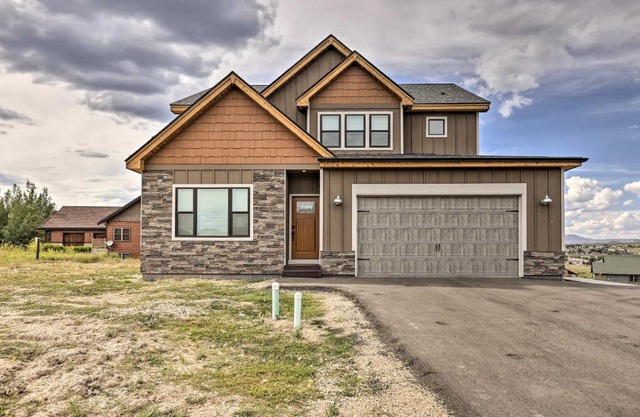 Walk To Golf Modern Mtn-View Home in Granby
