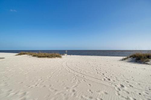 Walk to Gulf Coast Biloxi Condo with Pool Access