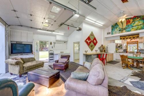 Walk to Happys Inn Studio with Outdoor Space!