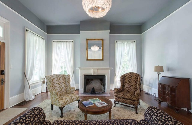 Gehen Sie zu Haywood Road & River Arts - Elegant renoviertes 1870 Home, 13 'Decken