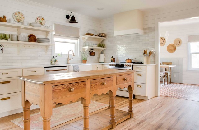 Walk to historic Main St, 2/2 perfect for couples, Gas fire pit under the stars