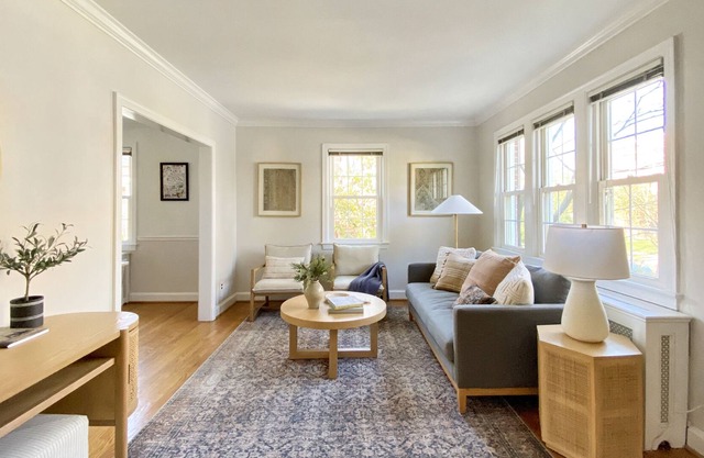 Walk to King St Metro (Townhome)