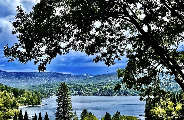Walk to Lake Arrowhead access, hot tub, amazing view, Theatre/Game & A/C
