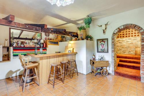 Walk to Lake Arrowhead Home with Hot Tub and Wet Bar!