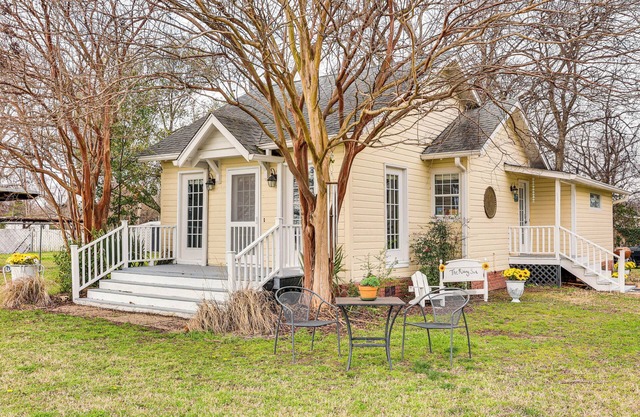 Walk to Lake Chicot: Cottage w/ Yard & Views!