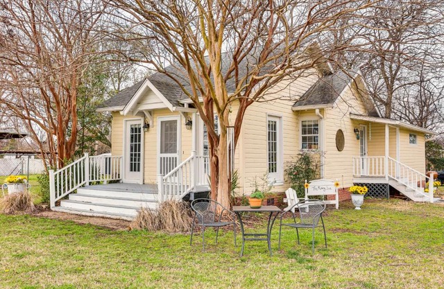 Walk to Lake Chicot Cottage with Yard and Views!