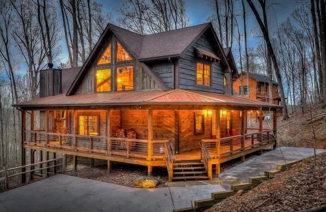 Walk to Lake & Trails – Lakeview Retreat
