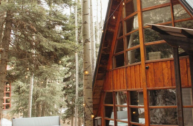 Walk to Lifts and Ski Village with Private Hot Tub