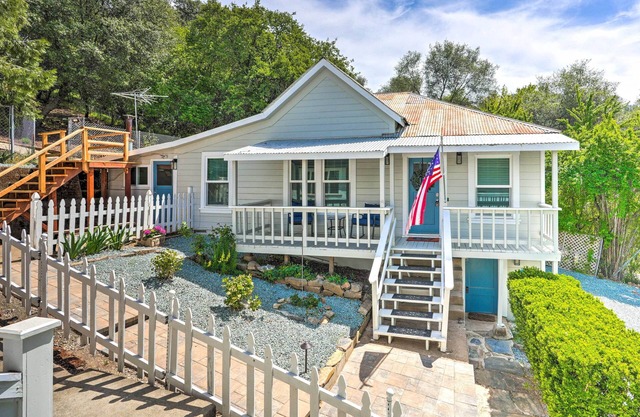Walk to Main St: Historic Cottage in Sutter Creek