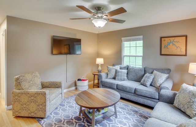 Walk to Main St: Inviting Byrdstown Home w/ Yard!