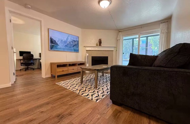 Walk to Mall 1BR/1BA + King Bed + Pro WFH Setup