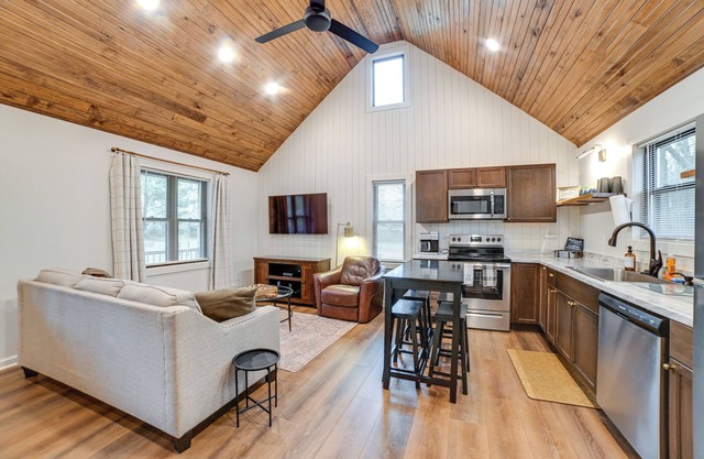 Walk to Marina: Springville Cabin w/ Fire Pit!