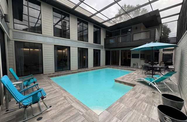 Walk to Med Center PRIVATE POOL! 5 bedrooms, 3.5 baths renovated fully furnished