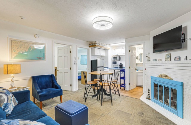 Walk to Ocean & Pier: Prime OOB Condo!