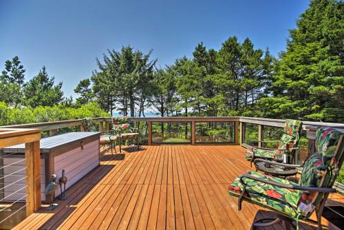 Walk to Ocean Home with Hot Tub in South Beach!