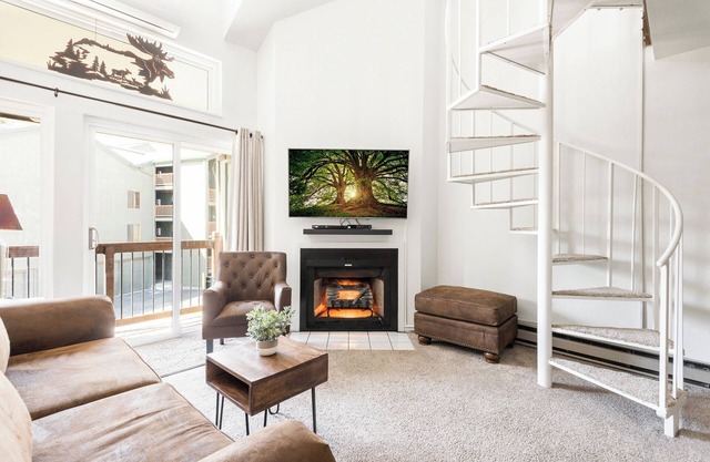 Walk to Park City Mountain from this condo that offers mountain views!