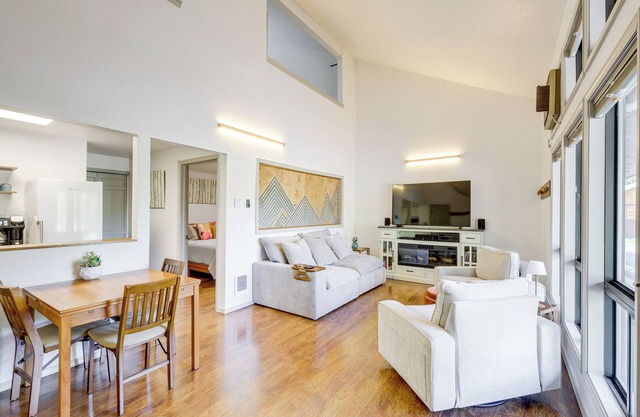 Walk to Payette Lake: McCall Condo w/ Fireplace