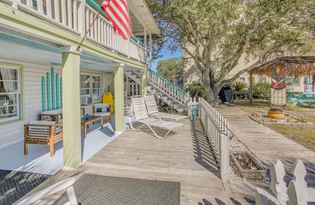 Walk to Pier: Coastal Gem w/ Views in Myrtle Beach
