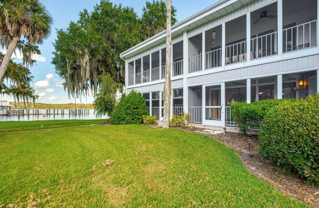 Walk to Pool: Riverfront Condo in Welaka!