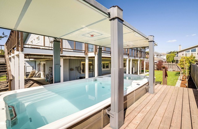 Walk to Poplar Beach: Cozy Coastal Getaway w/ Yard