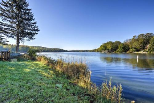 Walk to Roaming Woods Lake Home with Fire Pit!