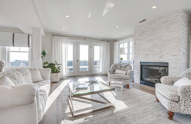 Walk to Rye Harbor State Park: Home w/ Ocean Views