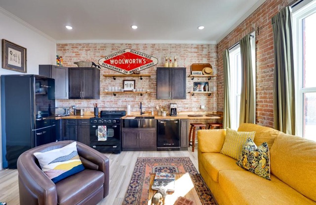 Walk to Shops and Eats Charming Dtwn Emmett Apt!