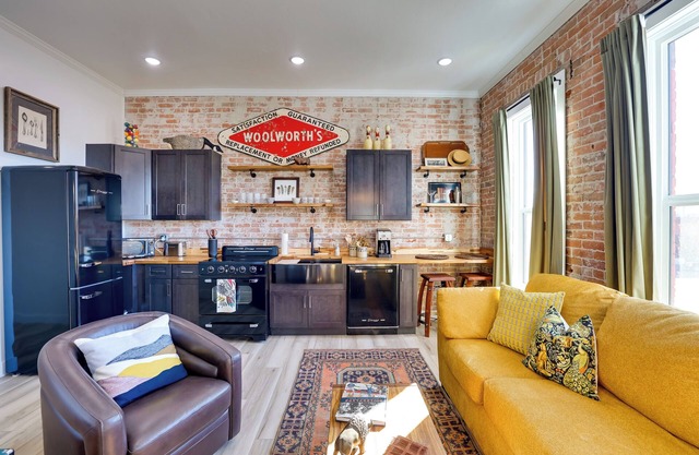 Walk to Shops & Eats: Charming Dtwn Emmett Apt!