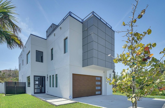 Walk to Shore: Modern Stunner in Ormond Beach!