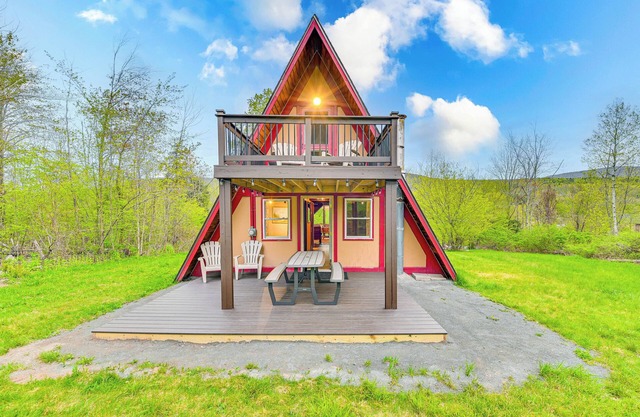 Walk to Ski Lift! Charming Hunter A-Frame