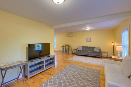 Walk to Sorrento Town Dock Pet-Friendly Apartment