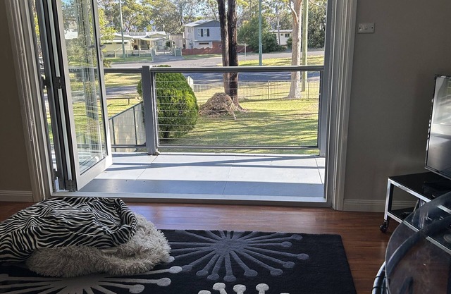 Walk to St Georges basin and 5 min drive to Jervis Bay Beaches, Family Oasis