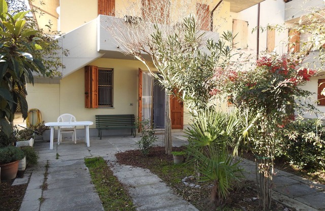 Gehen Sie zum Strand! 5-Bett-Wohnung, Erdgeschoss mit Parkplatz.