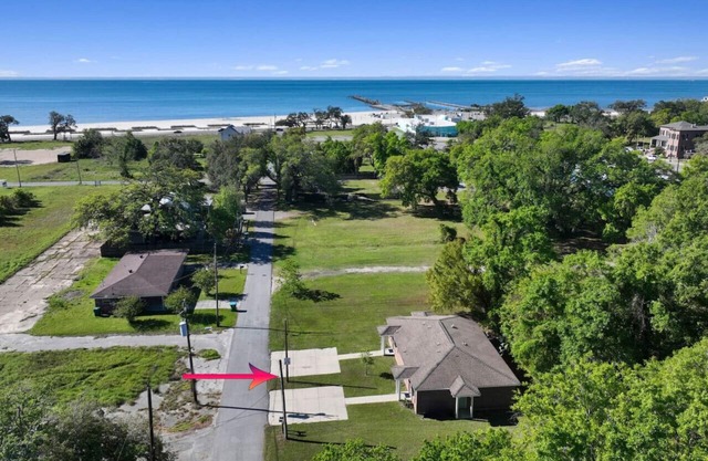 Gulfport Duplex - Walk to the beach!