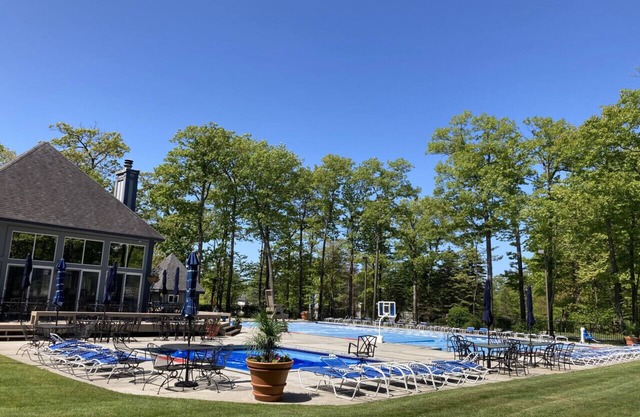 🏊‍♂️ Walk to the Pool, 🌲 Relax in the Trees – Your Summer Escape Awaits! ☀️