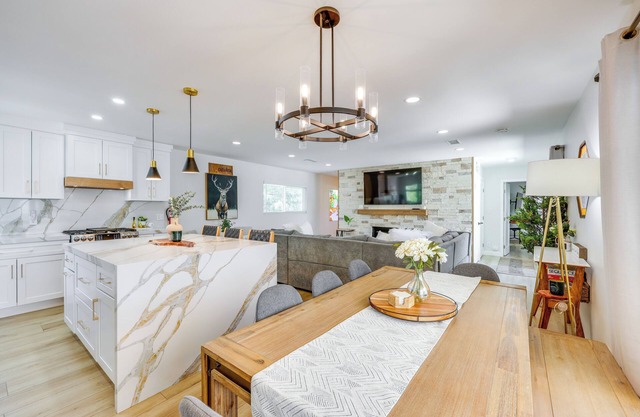 Walk to The Village Shops/Eats: Big Bear Lake Home